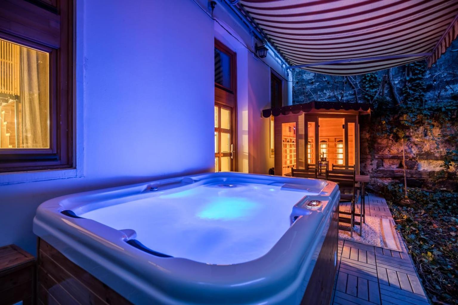 Wellness Wonderland: Garden, Sauna, Jacuzzi In Cbd Budapest Esterno foto